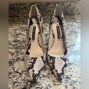 Alice + Olivia Dina Snakeskin Pumps 7.5